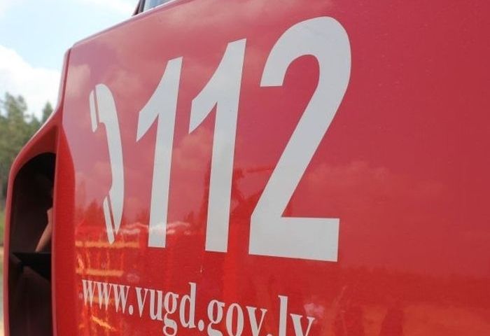 Ugunsdzēsēju dienesta auto Ogrē saskrējies ar vieglo automašīnu