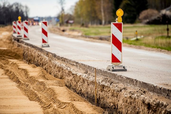 Uz Daugavpils šosejas turpinās būvdarbi; jāplāno ilgāks laiks ceļā, braucot cauri Lielvārdei