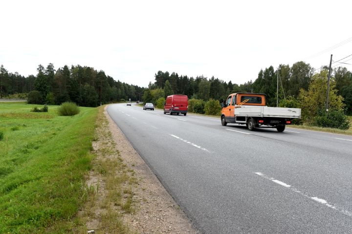 Uz valsts autoceļiem, tostarp, Lielvārdē atsākušies aktīvi remontdarbi