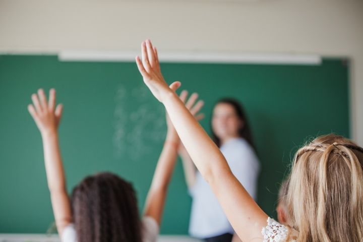 Uzsākot darba gaitas skolā, pedagoģijas studiju absolventiem būs pieejams papildu atbalsts