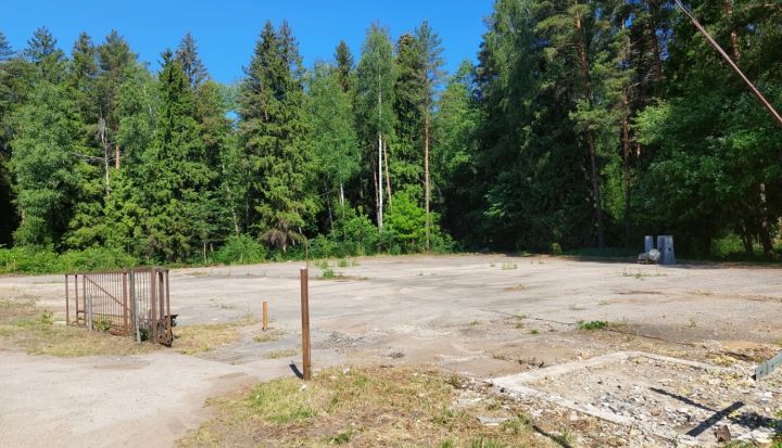 Uzsākti autostāvvietas izveides darbi Zilokalnu prospektā 13, Ogrē