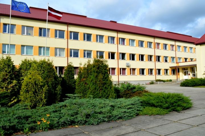 Uzsākts mācību process Ķeguma komercnovirziena vidusskolas 12.klašu skolēniem