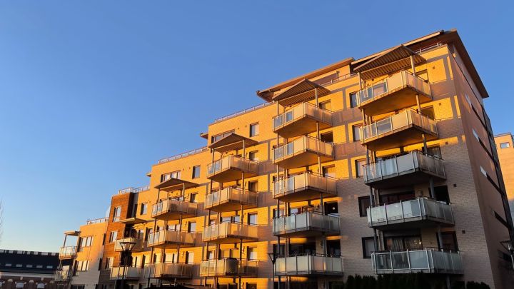 Vairākās Latvijas pilsētās izglītos par daudzdzīvokļu ēku energoefektivitāti