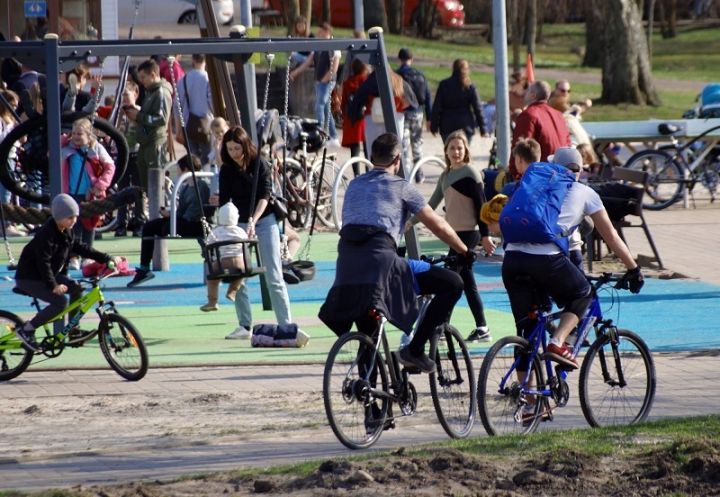 Valdība vienojas par pakāpenisku ierobežojumu atcelšanu vakcinētām personām