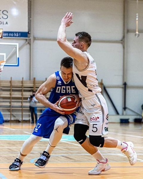 Valmieras basketbolisti pārspēj "Ogri"