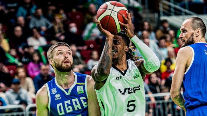 "VEF Rīga" basketbolisti sagrauj "Ogri"