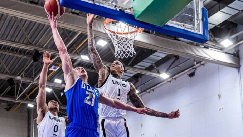 "VEF Rīga" basketbolisti smagā cīņā uzvar "Ogri" un sasniedz Latvijas - Igaunijas līgas finālu