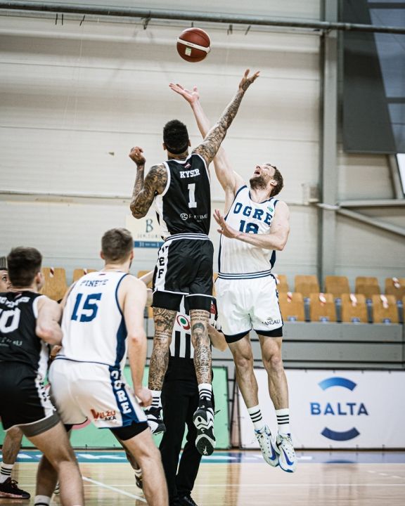 "VEF Rīga" uzvar "Ogri"