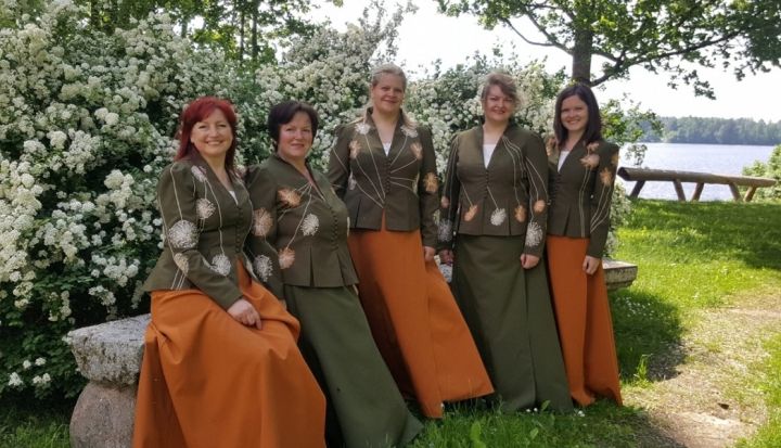 Vokālā ansambļa "Stari" koncerts "Tec, upīte, upītē" Lēdmanē