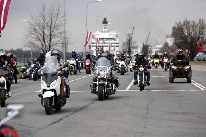 VP veiks pārbaudi par vairāku desmitu motociklistu rīcību