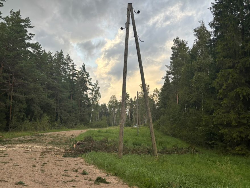 Bez elektrības vairāk nekā 30 000 mājsaimniecību; lielākie traucējumi vēljoprojām Ogres novadā
