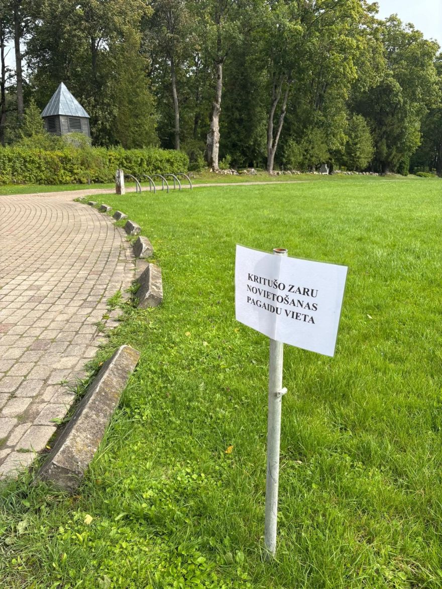 Lielvārdē izveidota pagaidu vieta vētrā nolūzušo zaru novietošanai