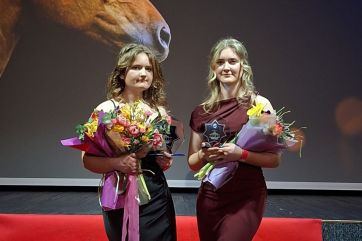 Attēls rakstam: Tīnūžniecēm Cukermanēm piešķirtas Latvijas Jātnieku federācijas balvas