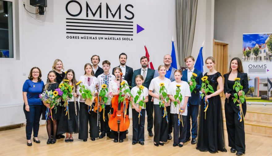 FOTO: Ogrē izskanējis “Osokinu fonda” rīkotais draudzības un atbalsta koncerts “Mūzikā ar Ukrainu”