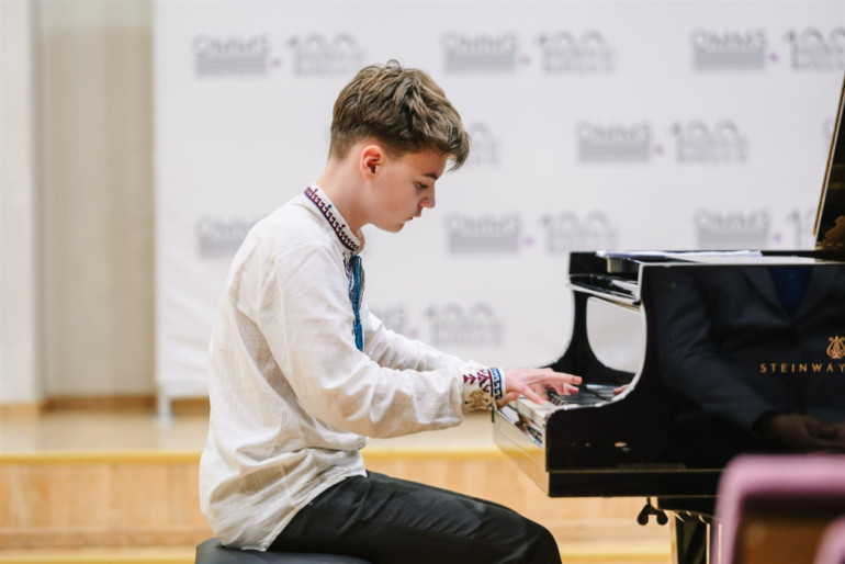 FOTO: Ogrē izskanējis “Osokinu fonda” rīkotais draudzības un atbalsta koncerts “Mūzikā ar Ukrainu”