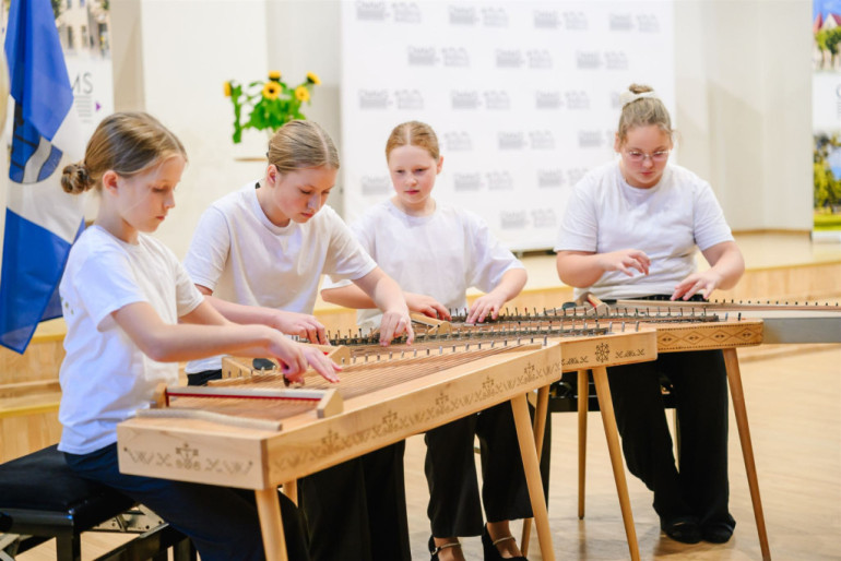 FOTO: Ogrē izskanējis “Osokinu fonda” rīkotais draudzības un atbalsta koncerts “Mūzikā ar Ukrainu”