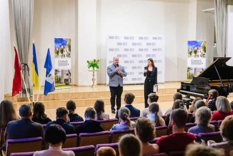 FOTO: Ogrē izskanējis “Osokinu fonda” rīkotais draudzības un atbalsta koncerts “Mūzikā ar Ukrainu”