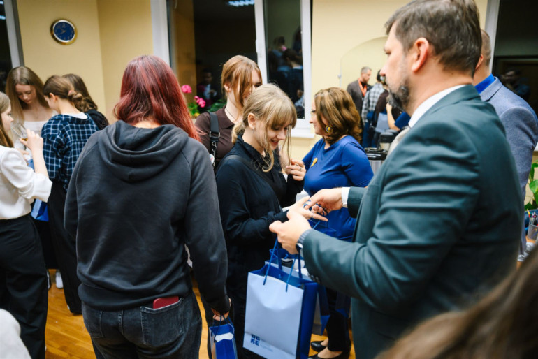 FOTO: Ogrē izskanējis “Osokinu fonda” rīkotais draudzības un atbalsta koncerts “Mūzikā ar Ukrainu”