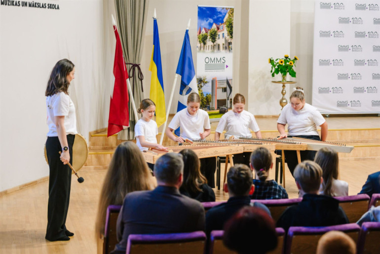 FOTO: Ogrē izskanējis “Osokinu fonda” rīkotais draudzības un atbalsta koncerts “Mūzikā ar Ukrainu”