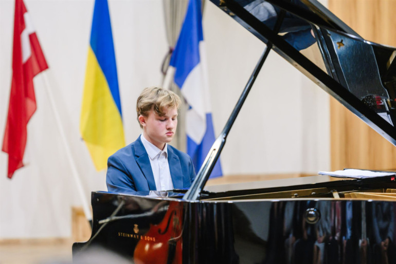 FOTO: Ogrē izskanējis “Osokinu fonda” rīkotais draudzības un atbalsta koncerts “Mūzikā ar Ukrainu”