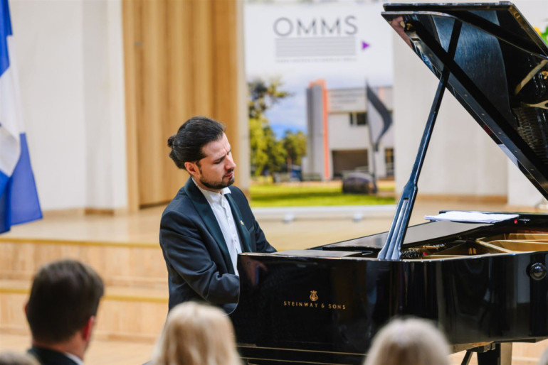 FOTO: Ogrē izskanējis “Osokinu fonda” rīkotais draudzības un atbalsta koncerts “Mūzikā ar Ukrainu”