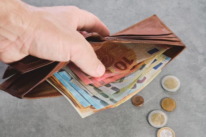 No jaunā gada Latvijā minimālā alga būs 740 eiro