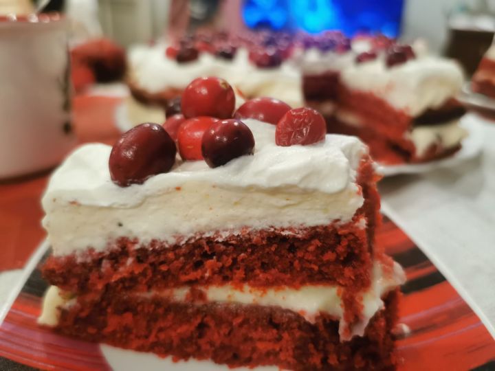 Ciemos pie Latvijas ar sarkanbaltsarkano kūku. Man izdevās!