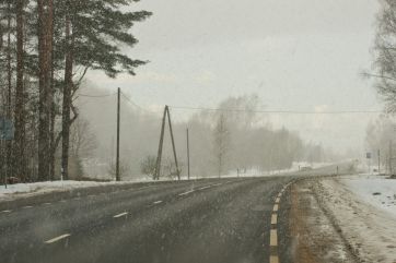 Attēls rakstam: Otrdienas rītā vietām autoceļi sniegoti un apledo
