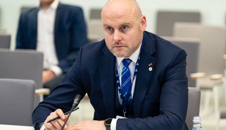 Attēls rakstam: Valsts vadīšanas sistēma ir reāli uzkārusies, un deputātam ir apnicis būt par idiotu