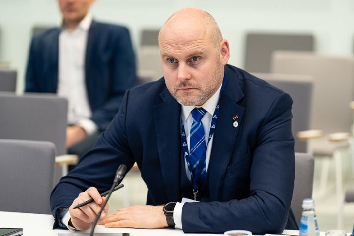 Valsts vadīšanas sistēma ir reāli uzkārusies, un deputātam ir apnicis būt par idiotu