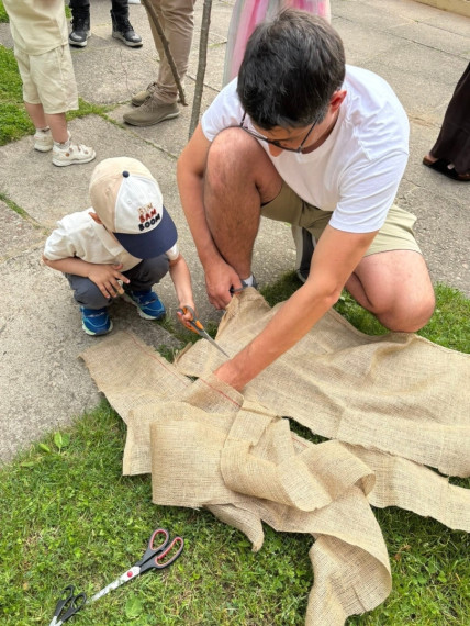 FOTO: Tā Jāņus sagaida "Zelta sietiņā": bērni paši gatavo sieru un iepazīst jāņuzāles