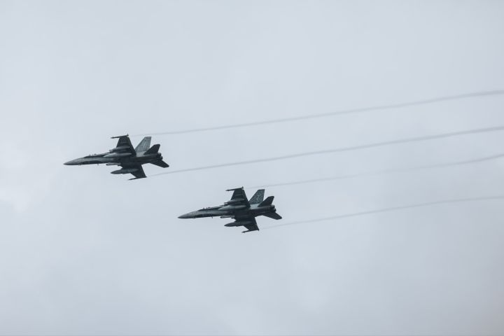 Virs Rīgas lidinājušies Ungārijas Gaisa spēku iznīcinātāji; arī virs Lielvārdes gaidāmi zemie pārlidojumi