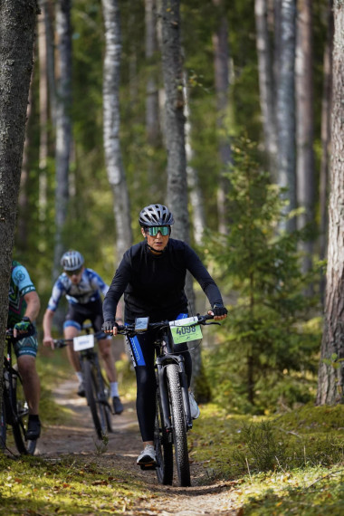 FOTO: Aizvadīts Latvijas valsts mežu MTB maratons