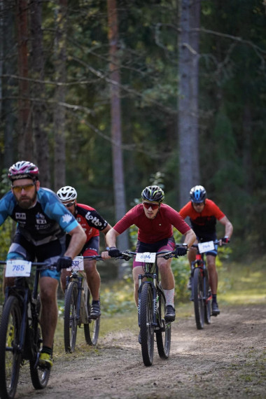 FOTO: Aizvadīts Latvijas valsts mežu MTB maratons
