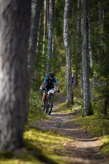 FOTO: Aizvadīts Latvijas valsts mežu MTB maratons