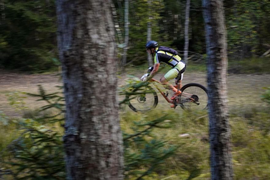 FOTO: Aizvadīts Latvijas valsts mežu MTB maratons