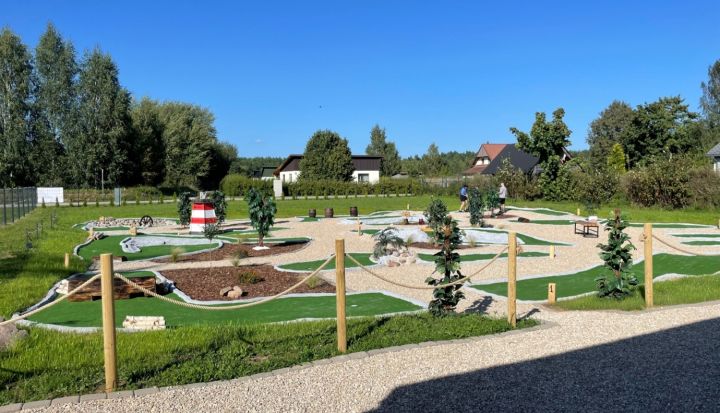 Ogres novadnieka kartes lojalitātes programmai pievienojies minigolfa laukums Ikšķilē