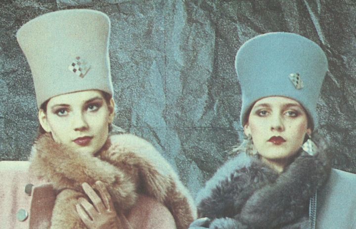 Ogres Vēstures un mākslas muzejā atklās izstādi “Cepuru karaliene un viņas batikas”