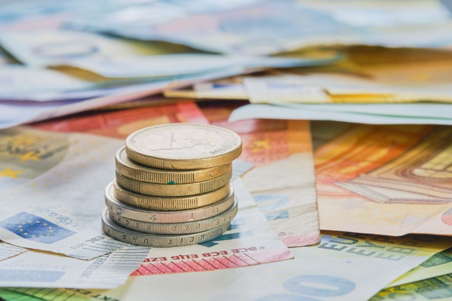 Vidējā bruto darba alga pērn Latvijā pieaugusi par 7,7%