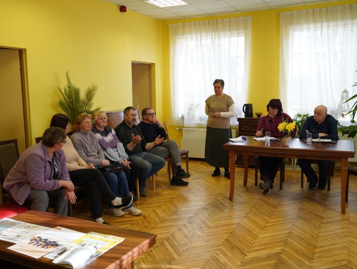 Meņģeles Iedzīvotāju padomes sēdē diskutē par budžetu, ārstu un graustiem 