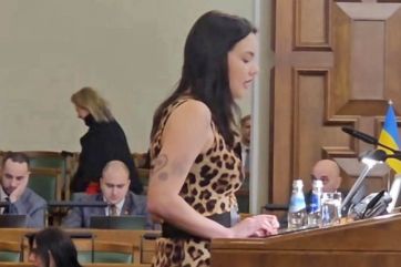 Attēls rakstam: Leopards Saeimā: politika vai performance? Atkal kāds tērps izraisa viedokļu vētru