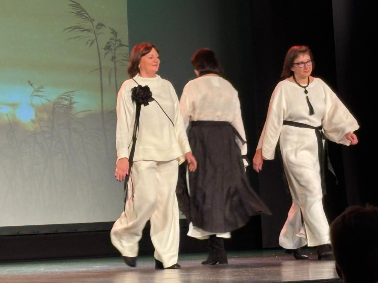 FOTO: &quot;Debesis vienmēr var pacelt augstāk...&quot; Lielvārdē aizvadīta krāšņa modes skate