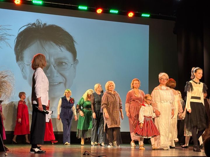 FOTO: "Debesis vienmēr var pacelt augstāk..." Lielvārdē aizvadīta krāšņa modes skate