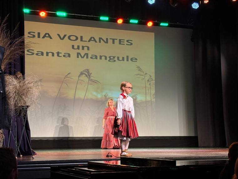 FOTO: &quot;Debesis vienmēr var pacelt augstāk...&quot; Lielvārdē aizvadīta krāšņa modes skate