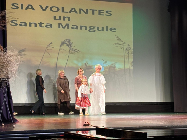 FOTO: &quot;Debesis vienmēr var pacelt augstāk...&quot; Lielvārdē aizvadīta krāšņa modes skate