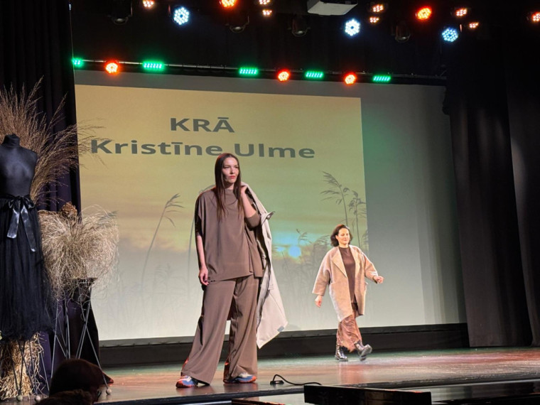 FOTO: &quot;Debesis vienmēr var pacelt augstāk...&quot; Lielvārdē aizvadīta krāšņa modes skate