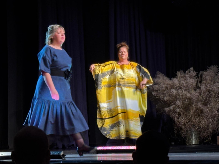 FOTO: &quot;Debesis vienmēr var pacelt augstāk...&quot; Lielvārdē aizvadīta krāšņa modes skate