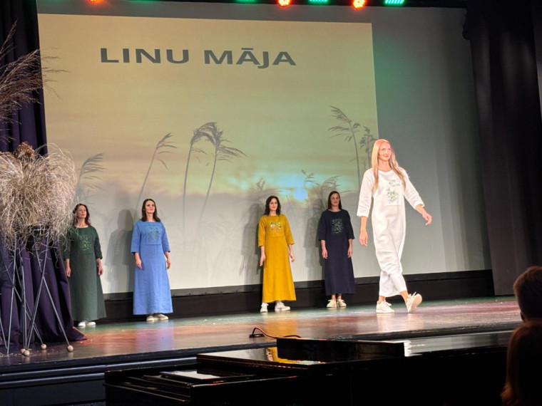 FOTO: &quot;Debesis vienmēr var pacelt augstāk...&quot; Lielvārdē aizvadīta krāšņa modes skate