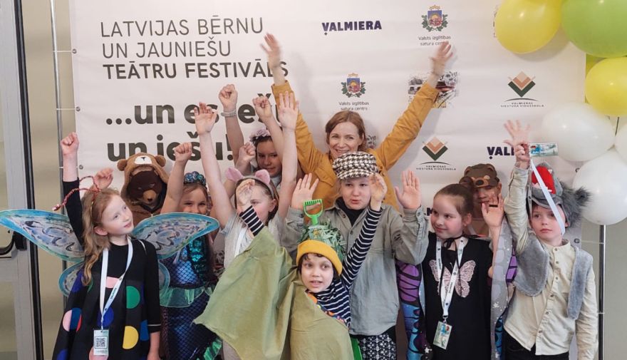 FOTO: Aktualitātes teātra jomā, gatavojoties XIII Latvijas Skolu jaunatnes dziesmu un deju svētkiem