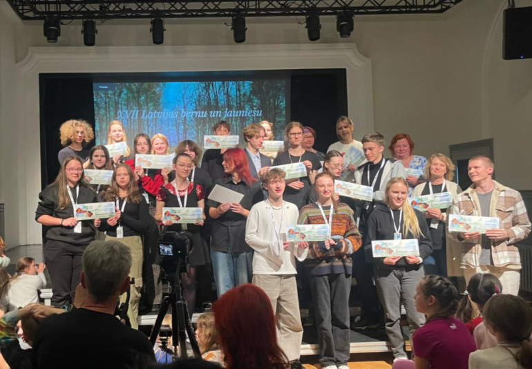 FOTO: Aktualitātes teātra jomā, gatavojoties XIII Latvijas Skolu jaunatnes dziesmu un deju svētkiem